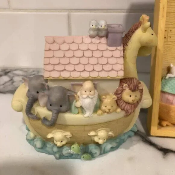 Noahs Ark Gift Set - Picture 2 of 3